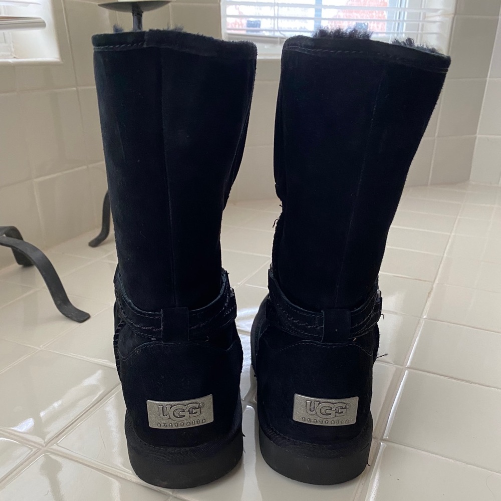 **SOLD**UGG women’s Palisade Black boots size 8